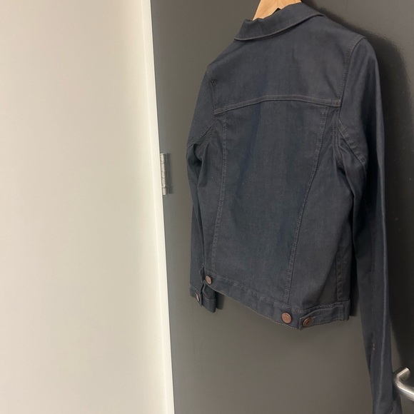 Sessun M NWOT dark blue denim “Tosca”
Jean Jacket with Modern Design- stiffer - Picture 11 of 14